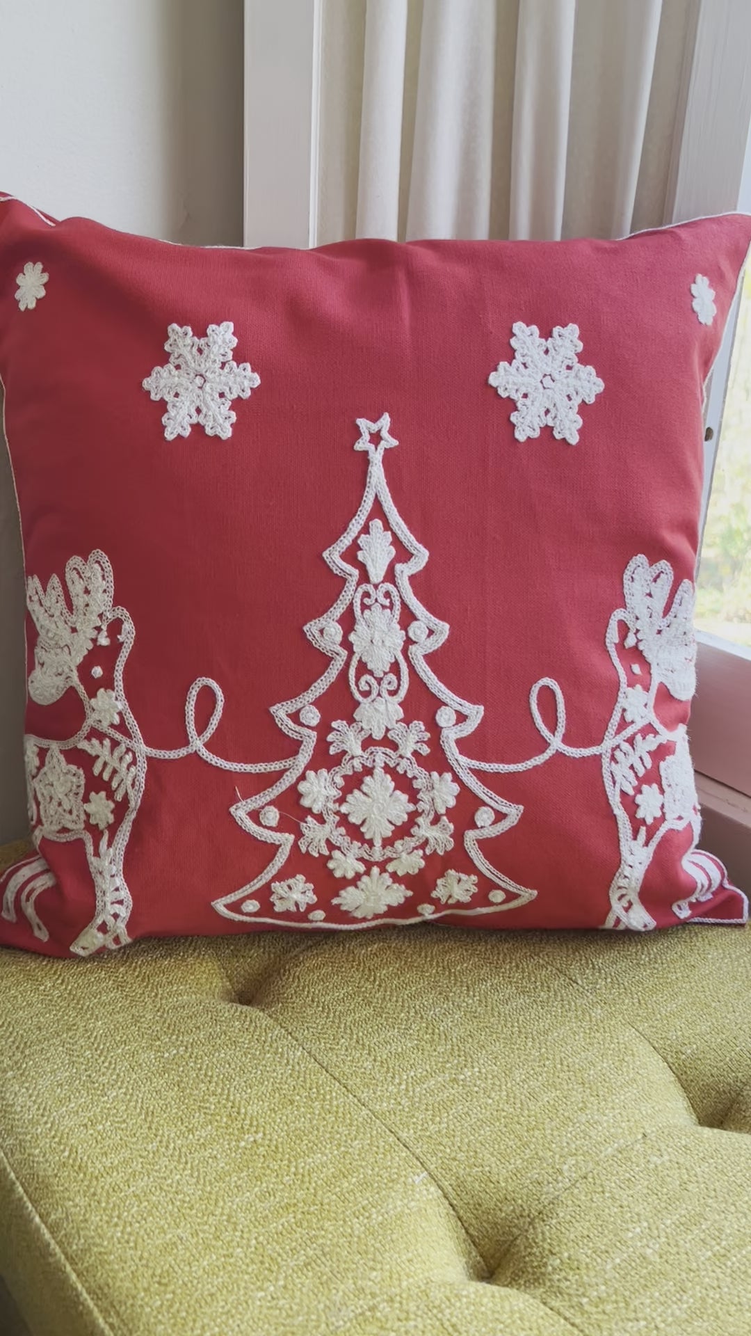 Santa and Sleigh Embroidered Throw Pillow Cover, Holiday Pillows, Neutral  Holiday Decor, Christmas Decorating, Fits 18x18 or 20x20 Inserts 